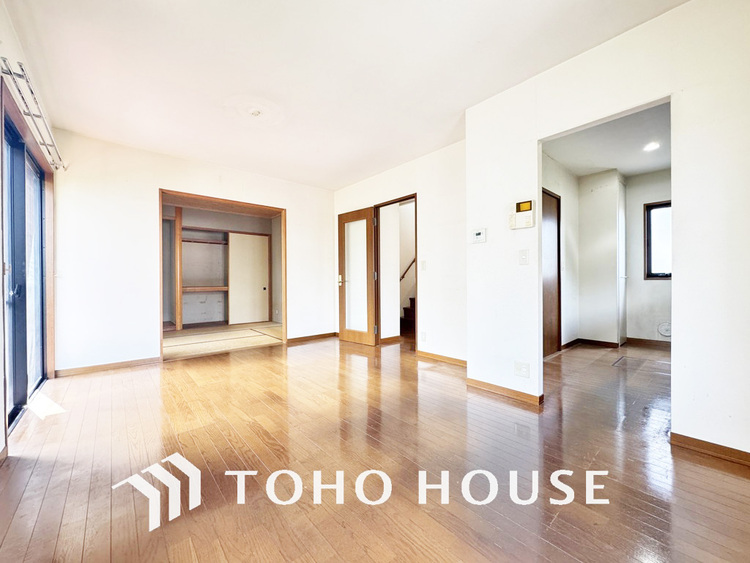 内装 上質な時間を育む暮らしのメインステージ。寛ぎとコミュニケーションを育む居心地のよい場所