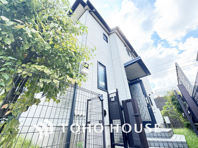 外観 〜収納たっぷり4SLDKでお荷物の多い方も安心〜南西向きにて陽当り良好〜