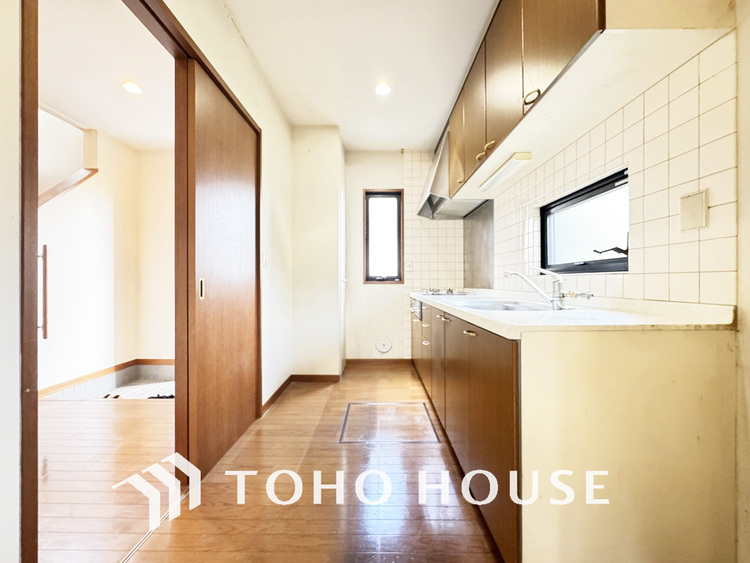 キッチン シンプルな部屋の雰囲気に溶け合うナチュラルキッチン