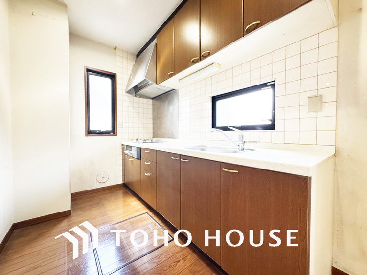 キッチン 落ち着きのあるカラーで統一された清潔感と気品が溢れるキッチン