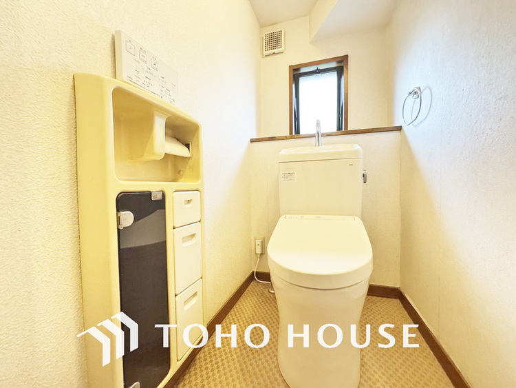 トイレ 白いクロスにより清潔感のあるトイレ