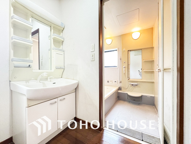 洗面 身だしなみを整えやすく収納量も良好です