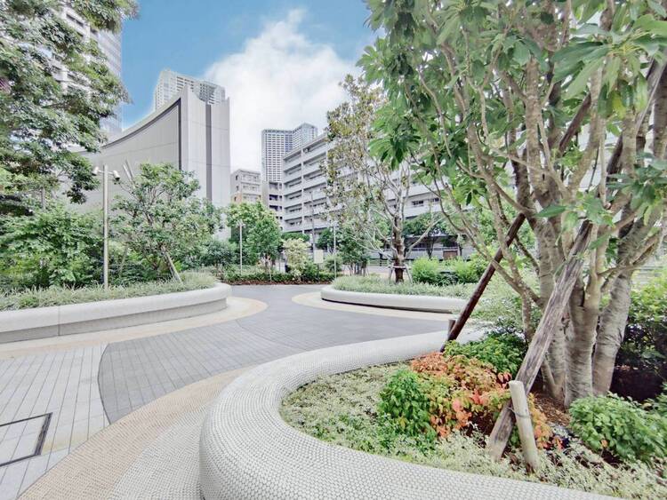 その他 【中庭】マンションの敷地内には、中庭もございます。