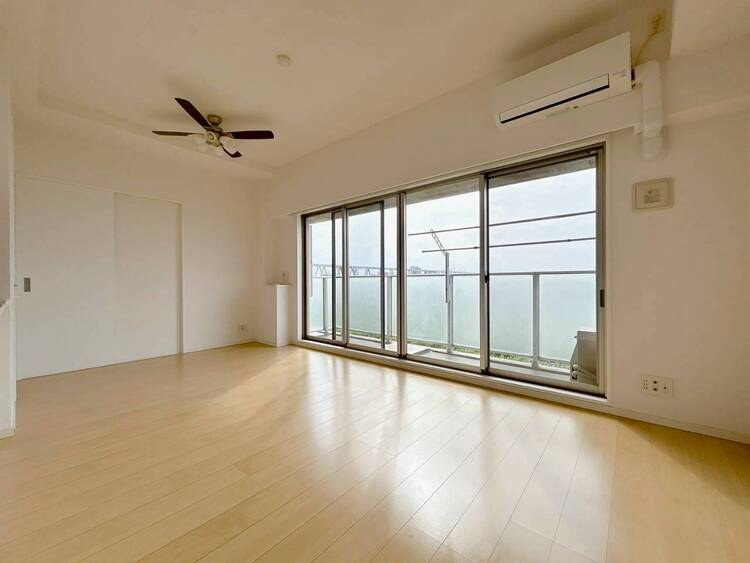 居間 伸びやかな空間のなかで、ゆったりとしたひとときを過ごせます。