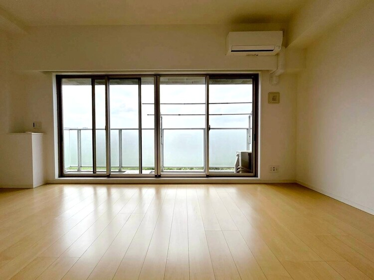 居間 落ち着いた雰囲気に包まれて、伸びやかな空間。