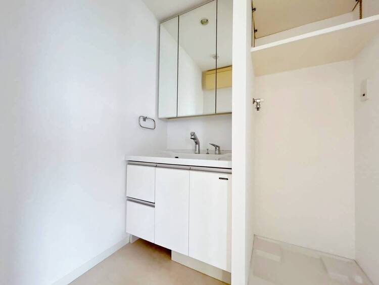 洗面 清潔感を感じられる洗面化粧台。