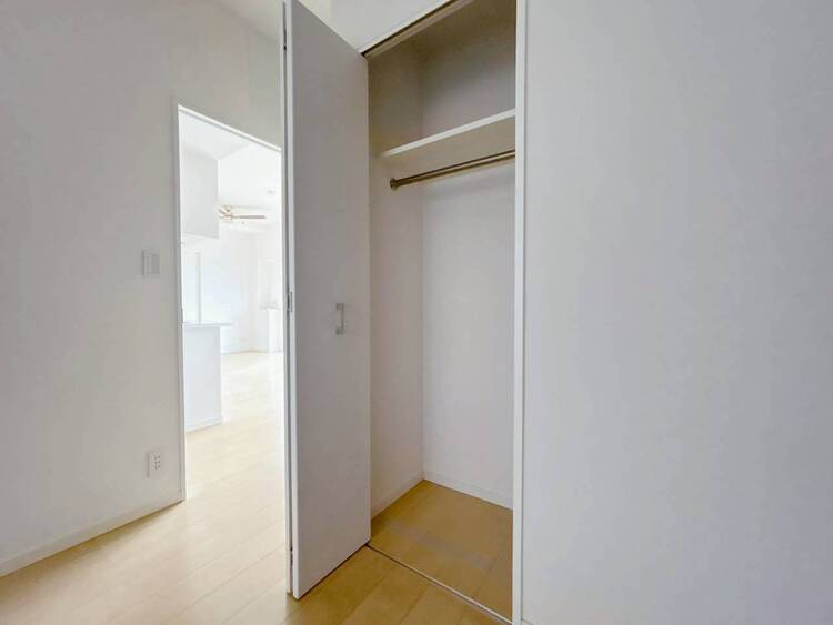 収納 家電やスーツケース、ストック品など何でも片付く嬉しい空間です。