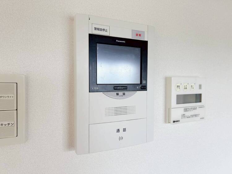 設備 誰が来てもわかる様にモニター付きインターホンを設置。