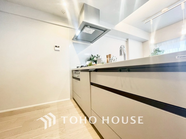 キッチン 【KITCHEN】◆ワクワク◆開放的で機能性も高いシステムキッチン。お子様は毎日のご飯にワクワク！