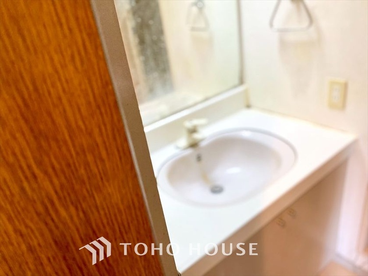 洗面 現在改装中◆快適◆煌びやかな暮らしの中にも忘れたくない快適さ。大きな収納が助けてくれます。