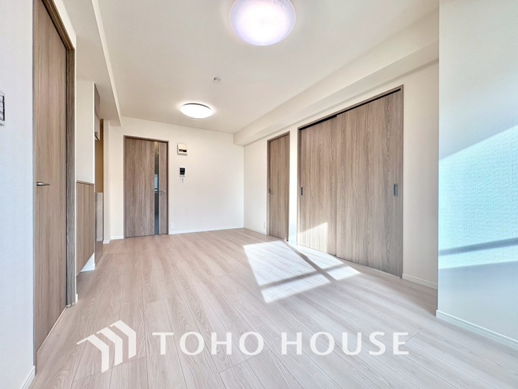 内装 ◆陽光◆が差し込む。この開放的なLDKに家族の笑顔が集う。家族が一緒に過ごす空間は明るく、そして居心地よく。