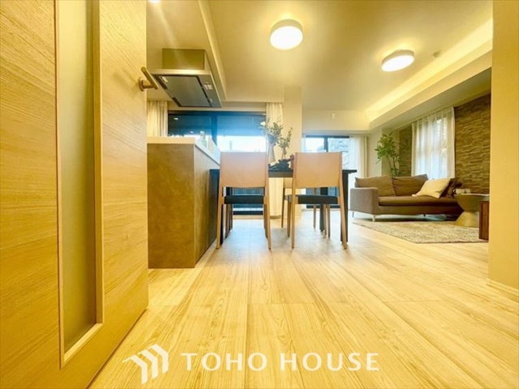 内装 【LIVING】◆煌びやか◆愛おしい家族との団欒の時間をより一層幸せなものに感じさせる煌びやかなLDK。輝かしい毎日が待っています。