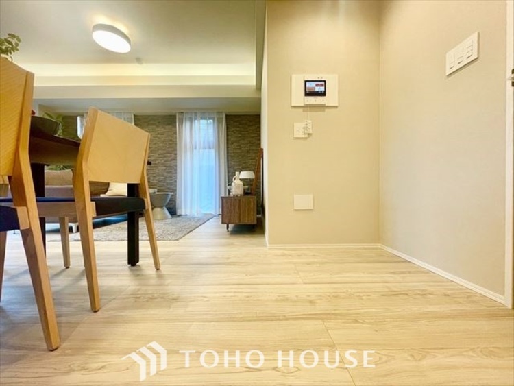 内装 【LIVING】◆眩い◆光が燦々と入り、家族の笑顔を照らす。「いつまでも続いて」と願う夢のような毎日がここにある。