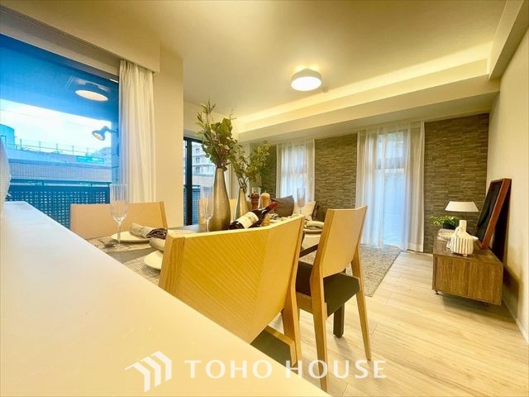 内装 【LIVING】◆陽光◆が差し込む。この開放的なLDKに家族の笑顔が集う。家族が一緒に過ごす空間は明るく、そして居心地よく。