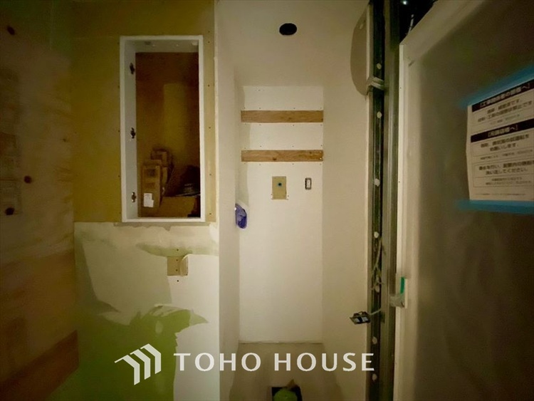 洗面 現在改装中◆快適◆煌びやかな暮らしの中にも忘れたくない快適さ。大きな収納が助けてくれます。