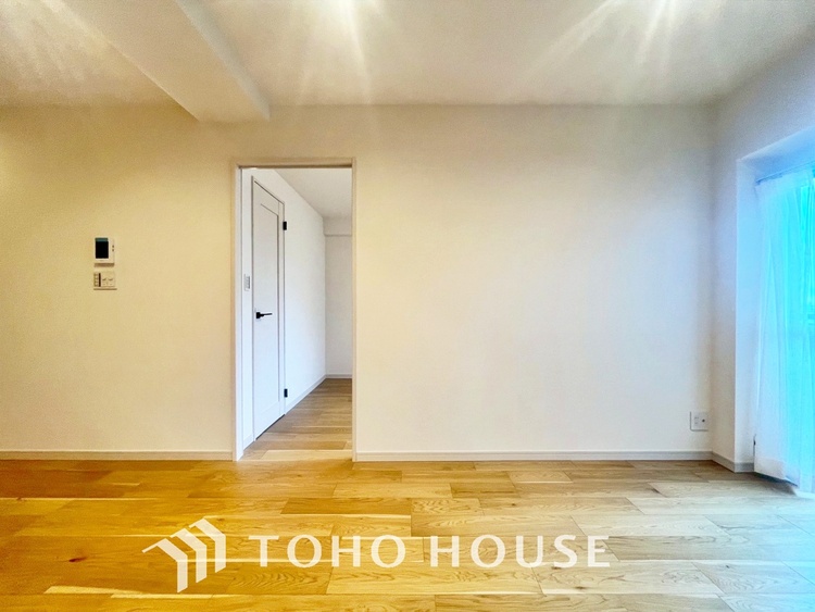 内装 【LIVING】◆扉を◆開くとこの景色。家族の”おかえり”の声が聞こえてきそう。