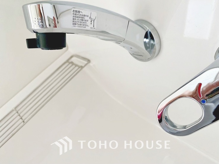 洗面 現在改装中◆快適◆煌びやかな暮らしの中にも忘れたくない快適さ。大きな収納が助けてくれます。