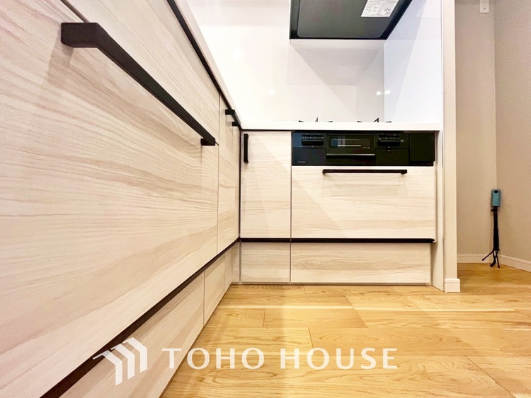 キッチン 【KITCHEN】◆ワクワク◆開放的で機能性も高いシステムキッチン。お子様は毎日のご飯にワクワク！