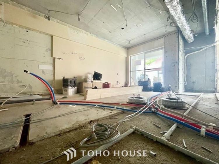 洗面 現在改装中◆快適◆煌びやかな暮らしの中にも忘れたくない快適さ。大きな収納が助けてくれます。