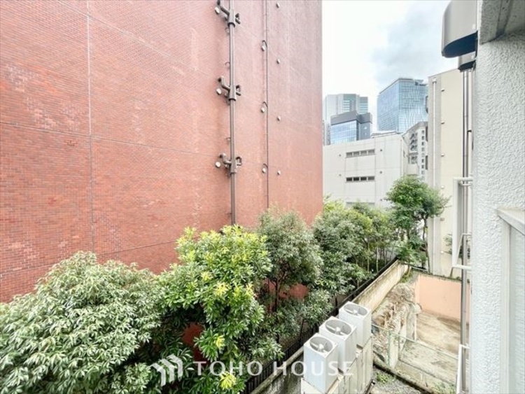 その他 【BALCONY】◆BLUE SKY◆自然の心地よさに包まれる。大開口の外に広がるのは爽やかな青空。