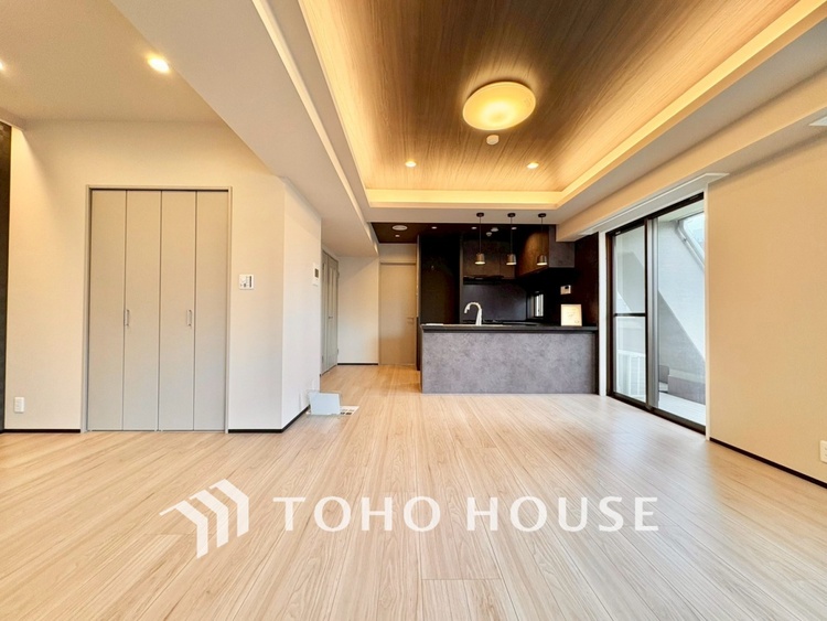 内装 【LIVING】◆眩い◆光が燦々と入り、家族の笑顔を照らす。「いつまでも続いて」と願う夢のような毎日がここにある。