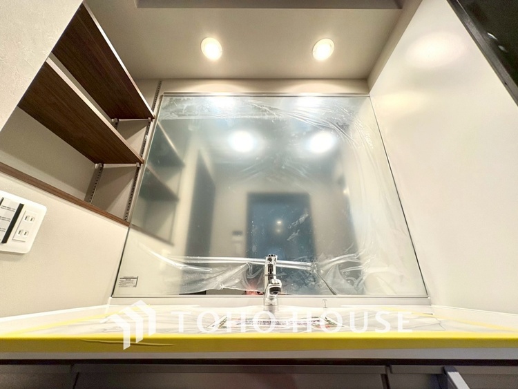 洗面 【WASHROOM】◆快適◆煌びやかな暮らしの中にも忘れたくない快適さ。大きな収納が助けてくれます。