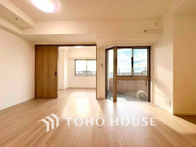 内装 【LIVING】◆陽光◆が差し込む。この開放的なLDKに家族の笑顔が集う。家族が一緒に過ごす空間は明るく、そして居心地よく。