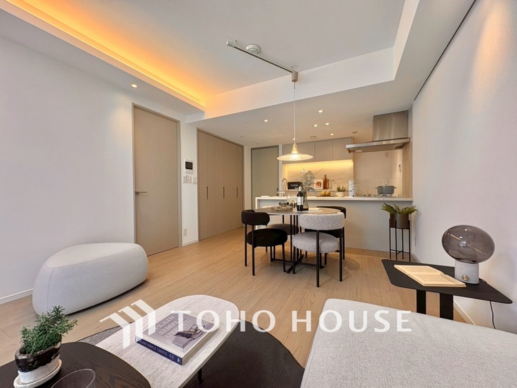 内装 【LIVING】◆眩い◆光が燦々と入り、家族の笑顔を照らす。「いつまでも続いて」と願う夢のような毎日がここにある。