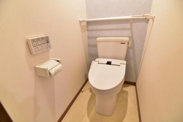 トイレ 毎日使う場所だからこそ、使い勝手を考慮しました。白を基調に、飽きのこない空間は質感豊かな仕上がりとなっております。 