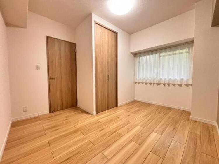 内装 住まう方自身でカスタマイズして頂けるように「シンプル」にデザインされた室内。自由度が高いので家具やレイアウトでお好みの空間を創り上げられます。（2025.9.16撮影）