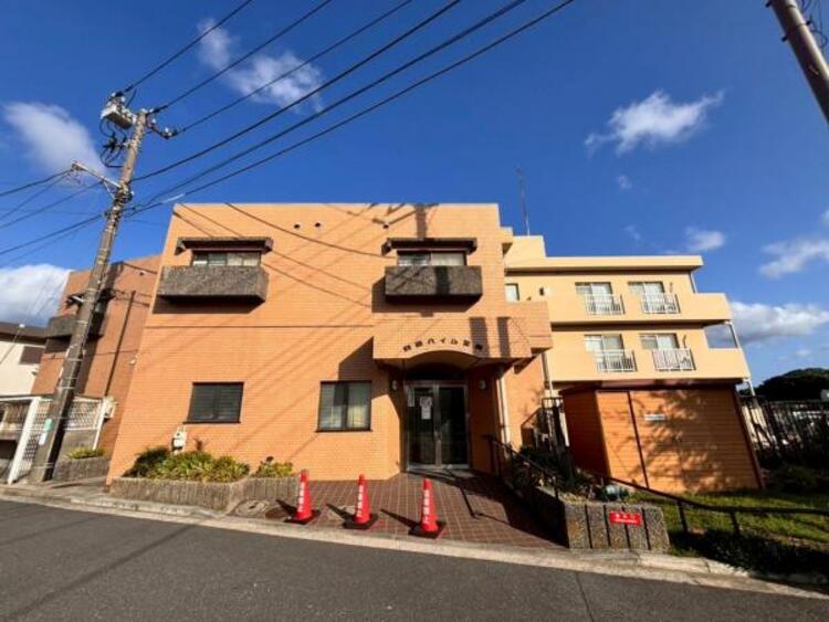 外観 凛とした表情を見せる外観は、時の移り変わりの中で、様々な表情を見せてくれます。（2025.9.16撮影）