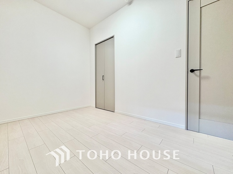 内装 寝室は一日の疲れを癒す大切な空間。快適で落ち着けるおすすめの間取りです。