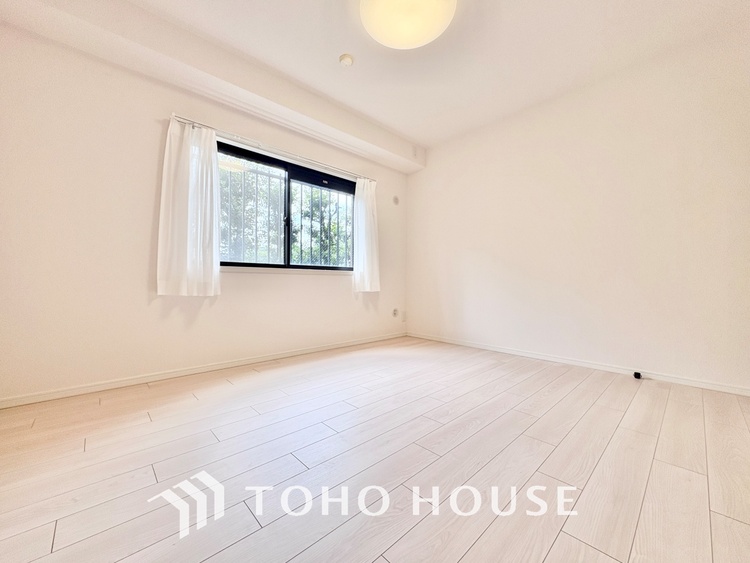 内装 【Private room】感性を育むプライベートルームはシンプルでスマートな空間。好みの空間で読書をしたり、音楽を聞いたりと一人の時間も充実したものにできます。