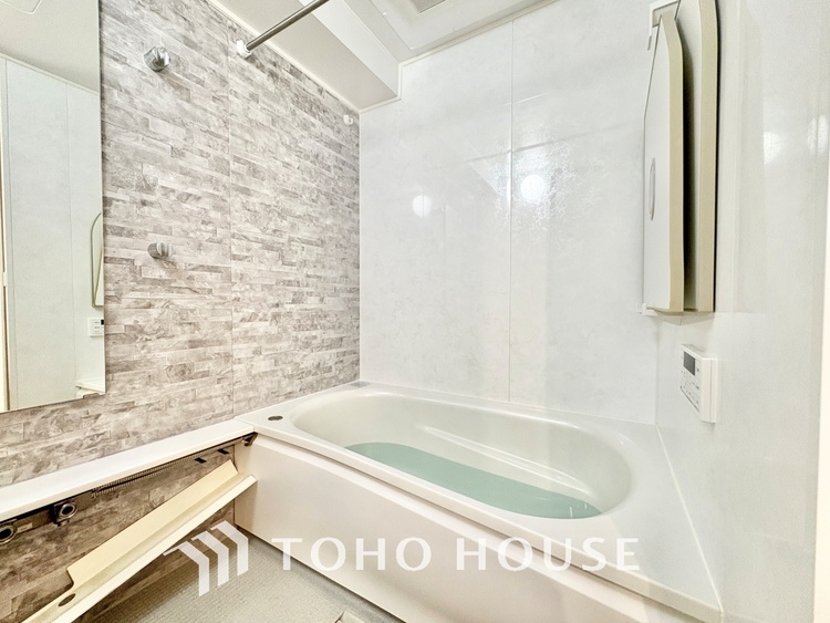 風呂 浴室は一日の疲れを癒す特別な空間。清潔感と快適性で心身ともにリフレッシュできます。