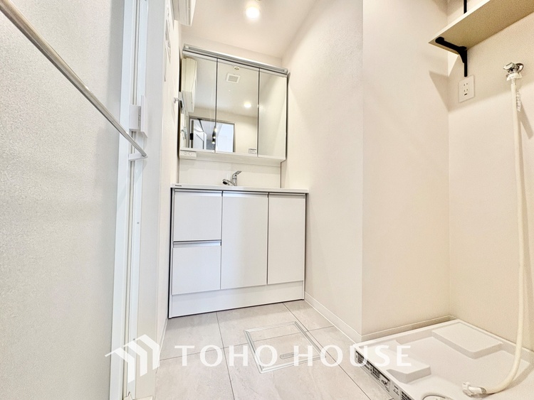 洗面 清潔感あふれる洗面化粧台で、毎日の身支度を快適にサポートします。