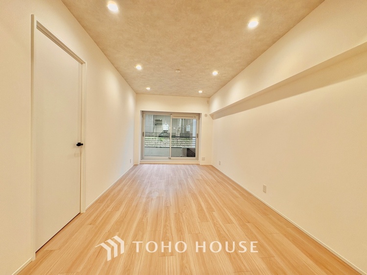 内装 ここにはみんなが集い、食事と楽しい会話が始まる。話に夢中になりすぎて、ついつい時を忘れ夜半過ぎになってしまう。