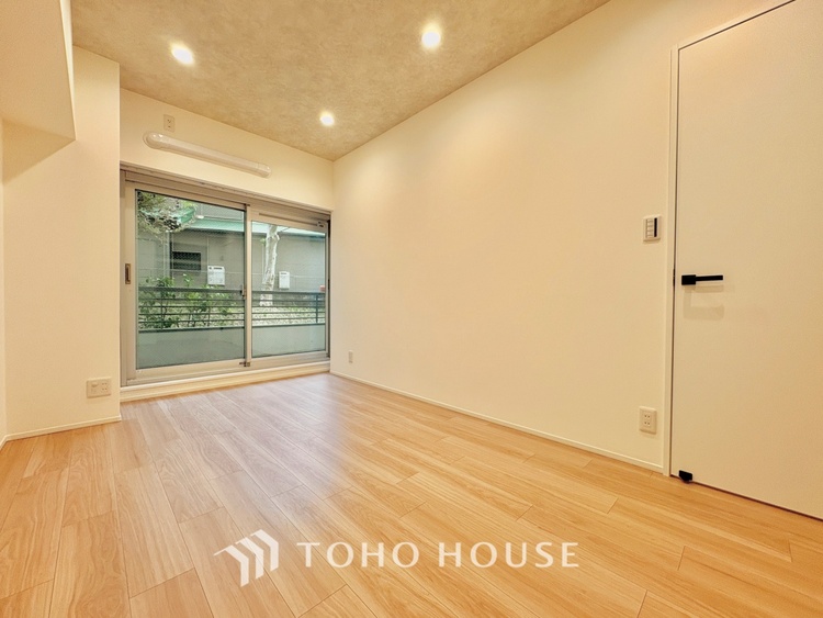 内装 【Private room】感性を育むプライベートルームはシンプルでスマートな空間。好みの空間で読書をしたり、音楽を聞いたりと一人の時間も充実したものにできます。