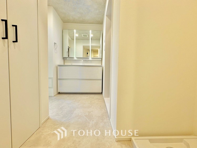 洗面 清潔感あふれる洗面化粧台で、毎日の身支度を快適にサポートします。