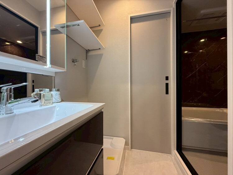 その他 十分な広さの脱衣所。