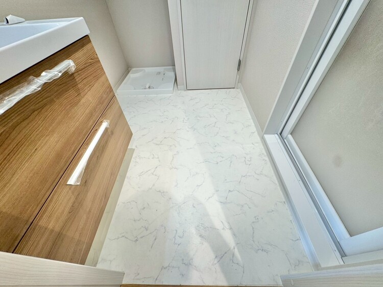 その他 十分な広さの脱衣所。