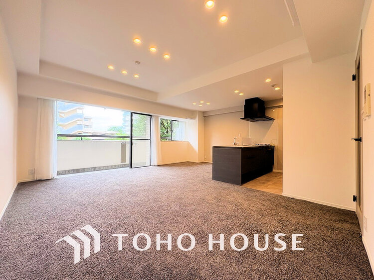 内装 家族みんなが爽やかに過ごせるように、光をたっぷり取り込んだLDK