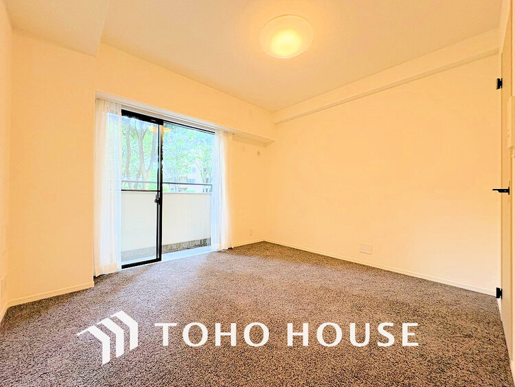 内装 採光もある洋室は、くつろぎのひと時を過ごすのにぴったり