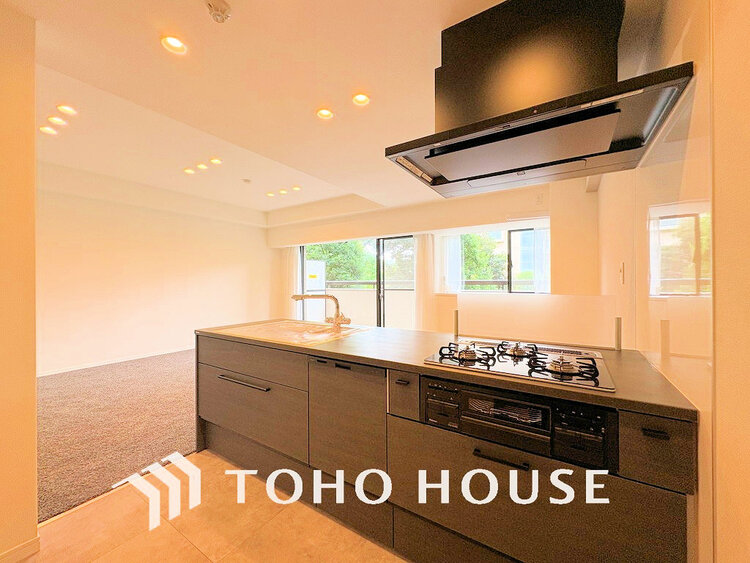 キッチン 落ち着きのあるカラーで統一された清潔感と気品が溢れるキッチン