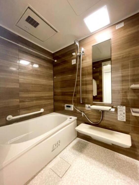 風呂 リフォーム済みでぴかぴかの浴室です。雨の日に嬉しい浴室乾燥機付きです！ 