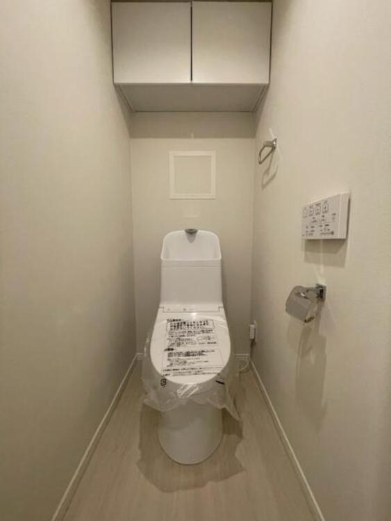 トイレ 明るく清潔感のある節水型ウォシュレットトイレです 