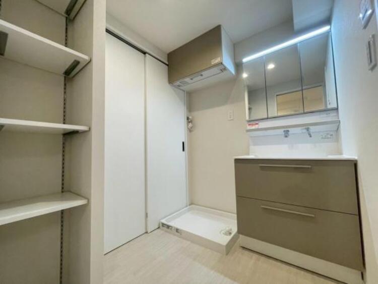 洗面 忙しい朝にも落ち着いて身支度ができるゆとりある洗面スペース 