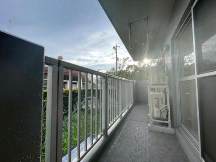 バルコニー 陽当たり良好のバルコニーです