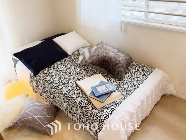 内装 【Quietness】プライベートなお部屋では静かに時を過ごしたい。読書をして、物思いにふける・・光りに満たされた安らぎの空間＊配置してある家具や小物はCGによるイメージ画像です。