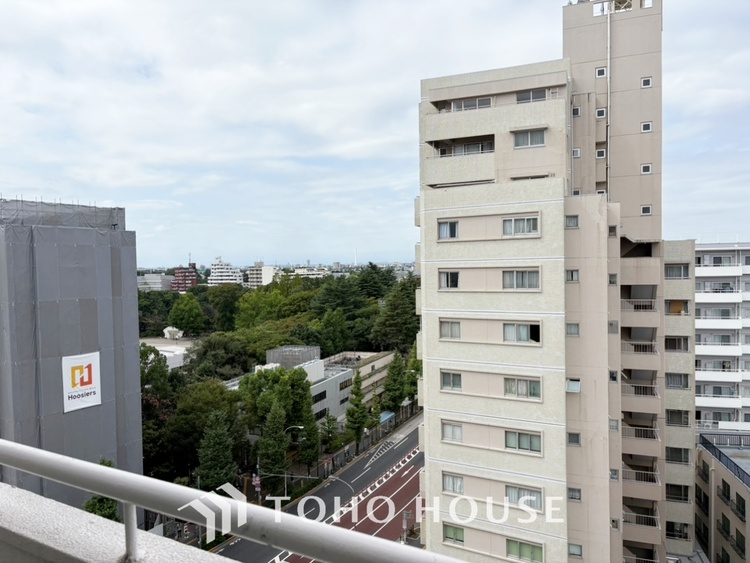 内装 【Quietness】プライベートなお部屋では静かに時を過ごしたい。読書をして、物思いにふける・・光りに満たされた安らぎの空間をがここにはあります。