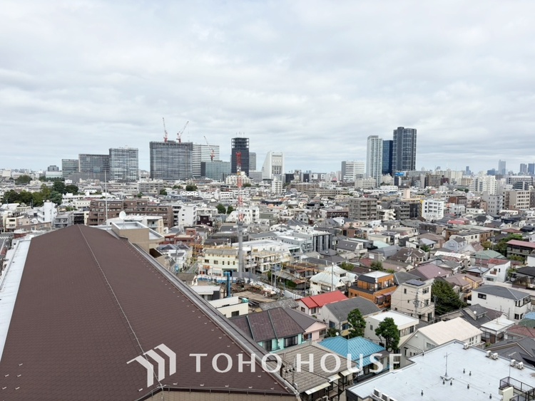 エントランス 【Entrance】仕事は好きだ。でも今日という一日はあまり芳しくない日もある。とぼとぼと家路に付く頃、ふと目を上げると我が家のエントランス。